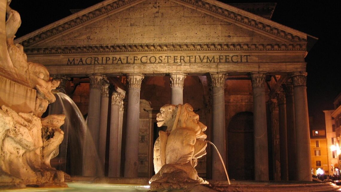 Tragedia al Pantheon, muore turista giapponese cadendo per sette metri
