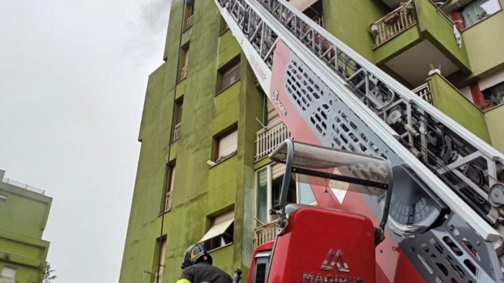 Incendio appartamento al sesto piano in via Mola Vecchia a Frosinone, salvati occupanti