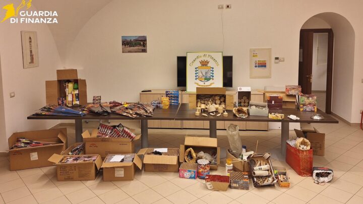 Frosinone – Fuochi d’artificio fabbricati in casa, scoperto laboratorio clandestino in un’abitazione