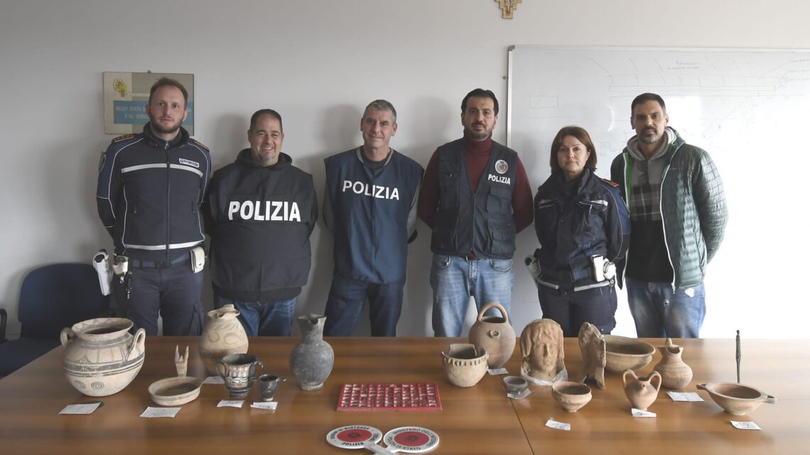 Affidati alla Soprintendenza reperti archeologici recuperati da polizia a Minturno