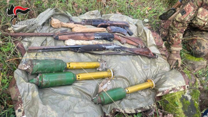 Armi da guerra e razzi anticarro, scoperto arsenale in Aspromonte