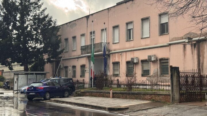 Cassino – Tafferugli in carcere, danneggiate telecamere e arredi, intervengono Polizia, Vigili del Fuoco e 118