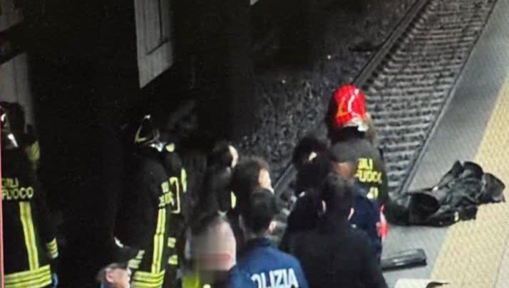 Un uomo muore investito dalla metropolitana in stazione Subaugusta a Roma