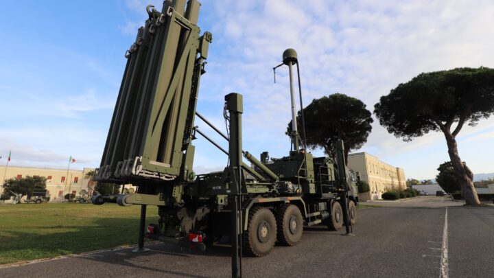 Consegnati all’Esercito a Sabaudia nuovi sistemi missilistici Samp/T e Grifo