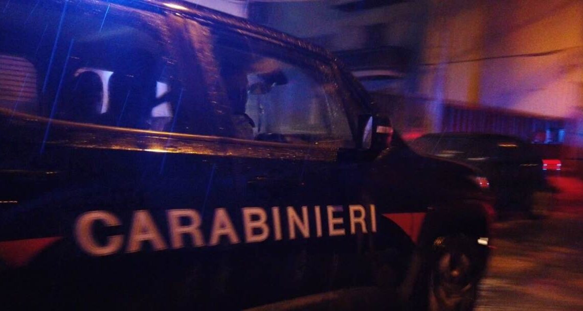 Pietramelara – Tentano di investire i carabinieri durante posto di controllo, denunciati