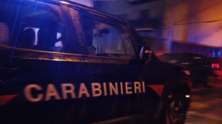 Pietramelara – Tentano di investire i carabinieri durante posto di controllo, denunciati