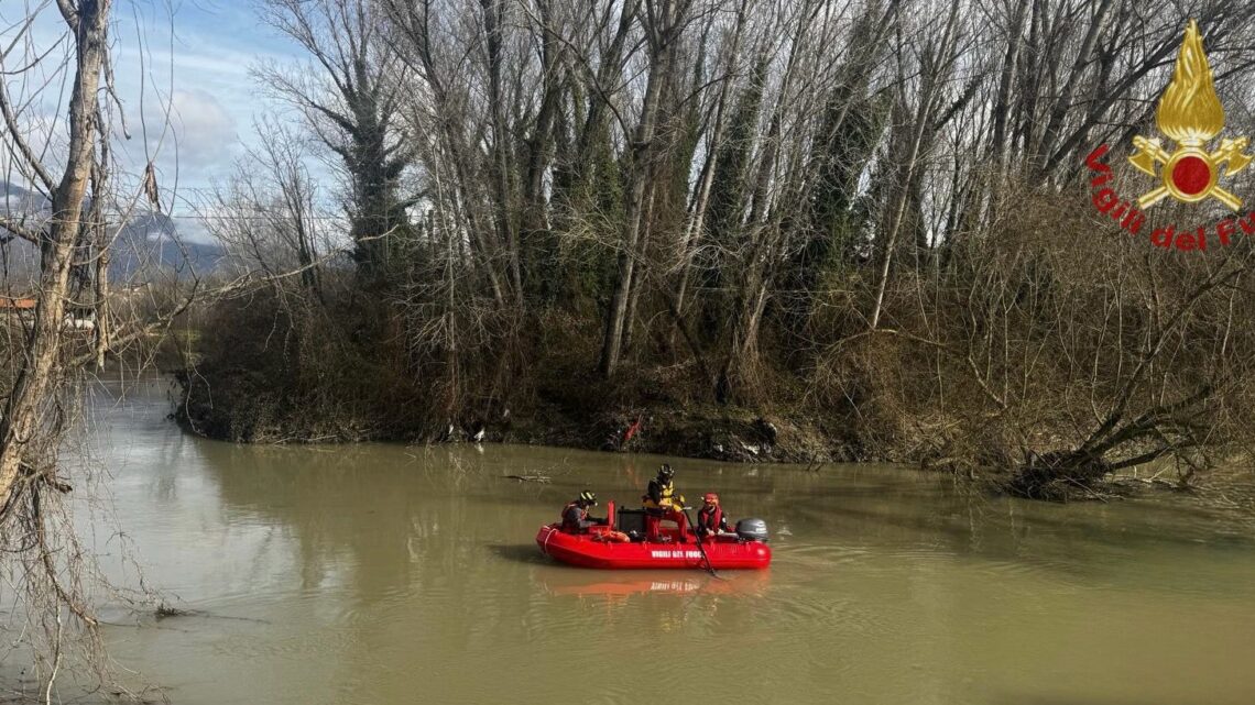Svolta nelle ricerche a Castelliri, individuata un’auto nel fiume