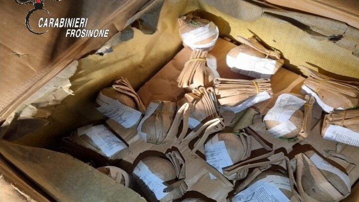 Esplosione devastante a Chiaiamari: grave un 52enne. Sequestrato arsenale pirotecnico artigianale