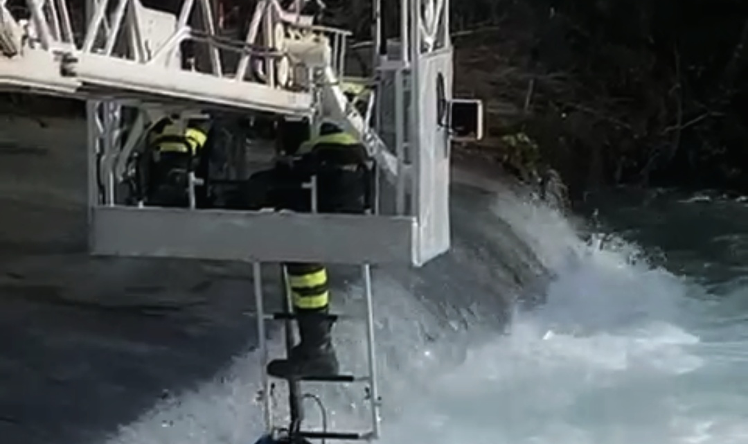 Bombola di gas intrappolata nel fiume a Cassino, intervento lampo dei Vigili del Fuoco – VIDEO