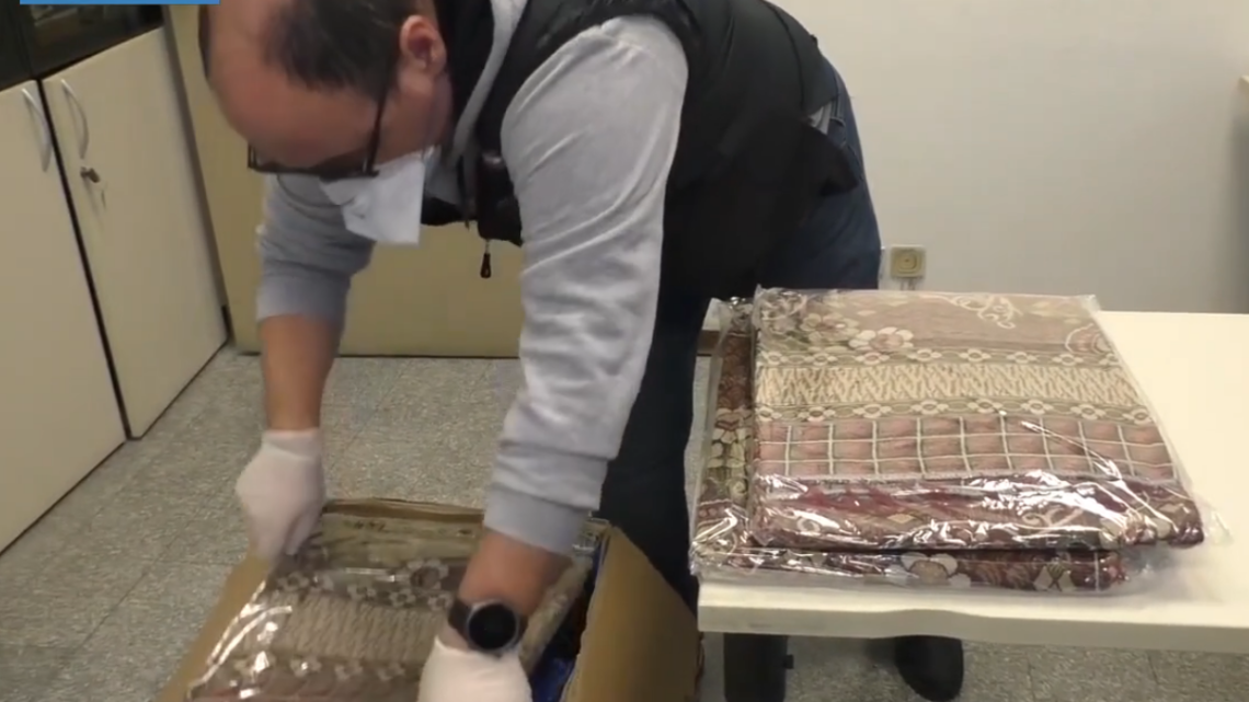 Asciugamani imbevuti di eroina e cocaina, bloccato a Viterbo ingegnoso sistema per trasportare la droga