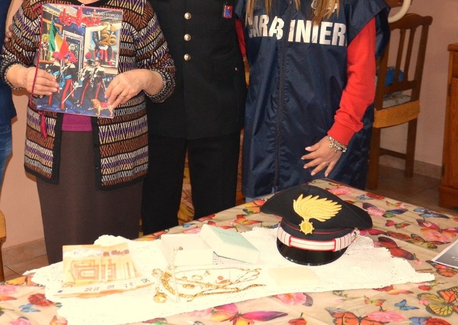 Truffa a una 90enne, arrestato 20enne: refurtiva restituita alla vittima