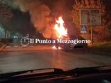 Paura a Cassino, Mercedes Coupé in fiamme su Viale Europa. L’intervento dei Vigili del Fuoco (VIDEO)
