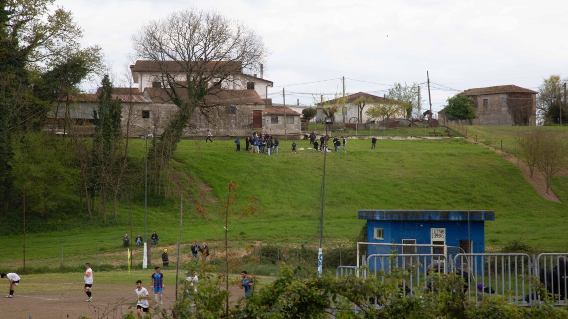 Appello del comitato cittadino di Sant’Angelo in Theodice: ripristinare l’accesso del pubblico al campo sportivo