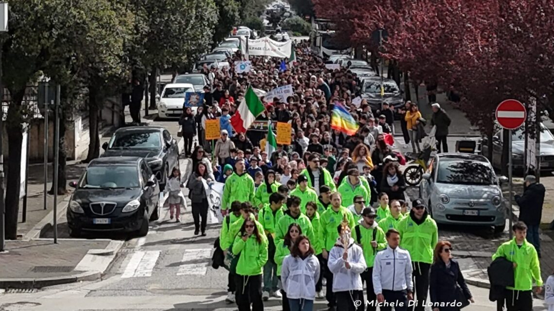 Cassino, la Fiaccola della Pace accende la voce dei giovani