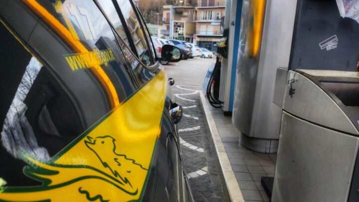 Carburanti, controlli a tappeto nel Frusinate, 27 irregolarità e sequestrati 11mila litri di gasolio contaminato
