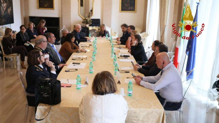 Caserta, missione UE al Comando dei Vigili del Fuoco: focus su sicurezza, formazione e rischi nella Terra dei Fuochi