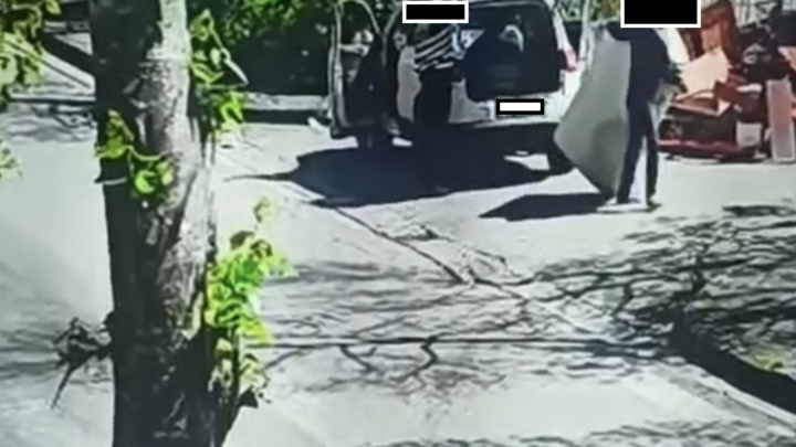 Cassino – Beccati dalle telecamere mentre scaricano un materasso, multa salata per una coppia