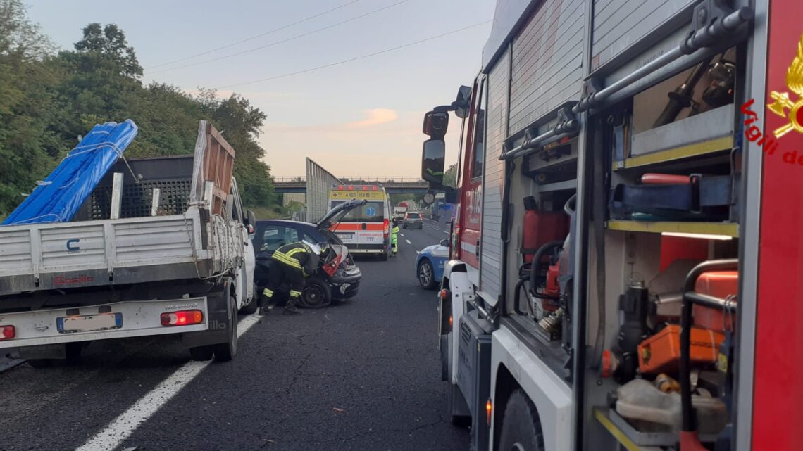 Incidente stradale sull’A1 a Frosinone: coinvolti auto, furgone e mezzo pesante