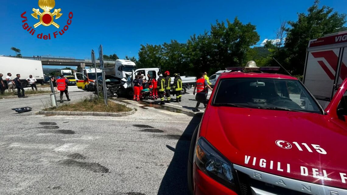 Scontro tra tre veicoli sulla SS 85 a Macchia d’Isernia, quattro feriti