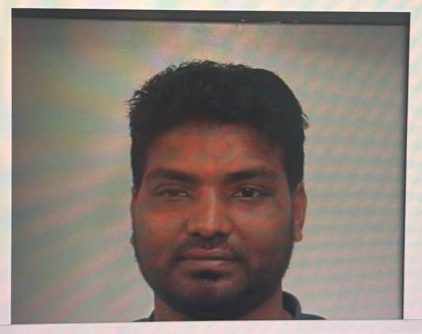 Triplice omicidio, è caccia all’uomo. Diramata la foto del presunto assassino