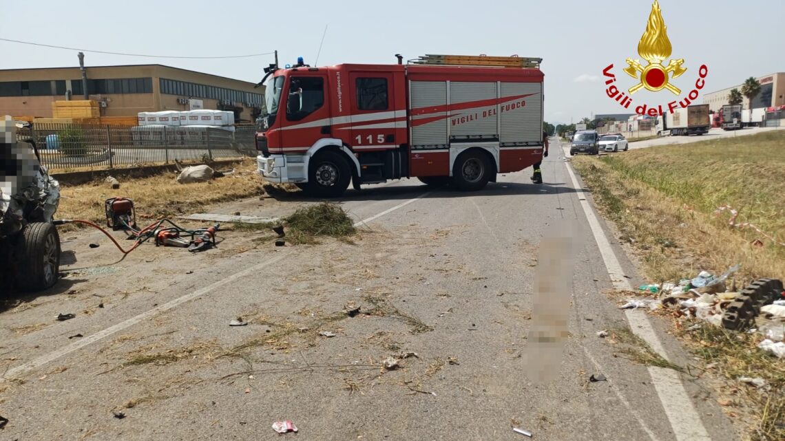 Incidente stradale mortale sulla SS 7 a Pastorano, due vittime nel violento scontro tra due veicoli