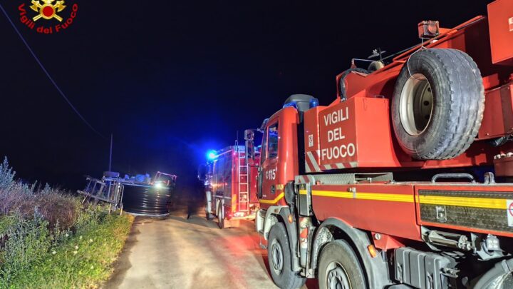 Sesto Campano, cedimento del terreno: carrello agricolo si ribalta a Roccapipirozzi, illeso il conducente