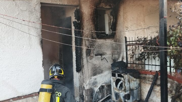 Incendio in un residence a Galluccio: l’intervento dei Vigili del Fuoco evita la propagazione del rogo