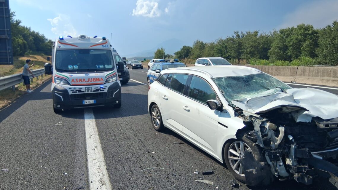 Incidente sull’A1 tra Cassino e San Vittore. Tamponamento tra un furgoncino e un’auto, feriti padre e figlia