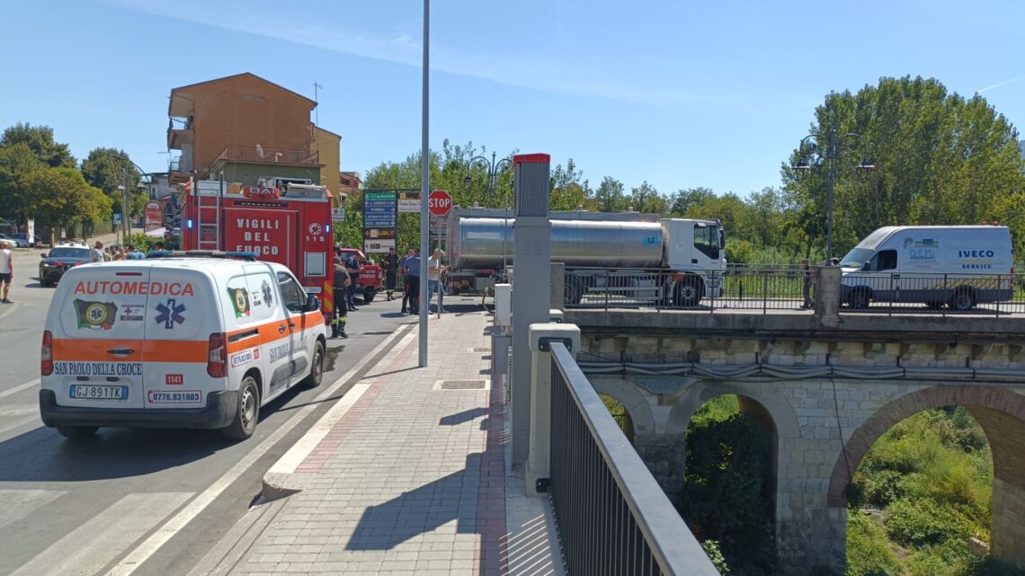 Pontecorvo, pensionata travolta da un camion cisterna: muore dopo essere rimasta incastrata