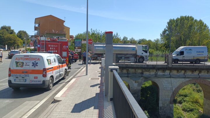 Pontecorvo, pensionata travolta da un camion cisterna: muore dopo essere rimasta incastrata